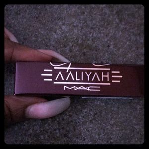 Aaliyah MAC lipstick